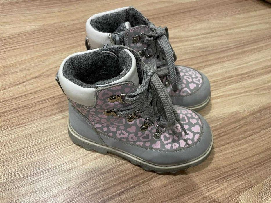 зимние ботинки 26 размер с натуральной шерстью в отличном состоянии