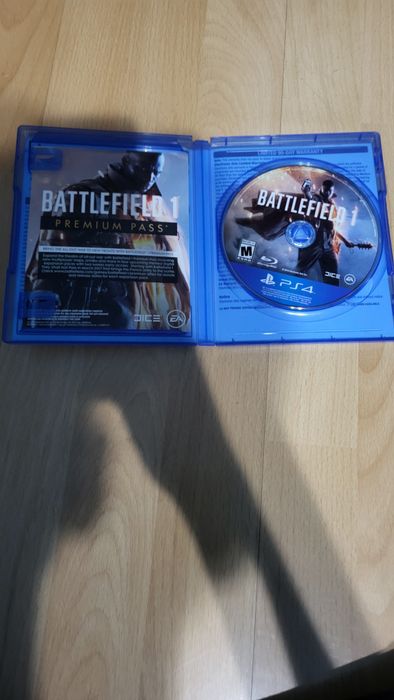 PS4 SLIM 1TB с 6 игри и периферни устройства