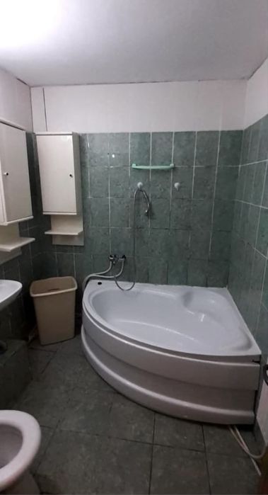 Apartament Zona 9 mai 4 camere+2 bai+balcon+gradina+uscatorie!