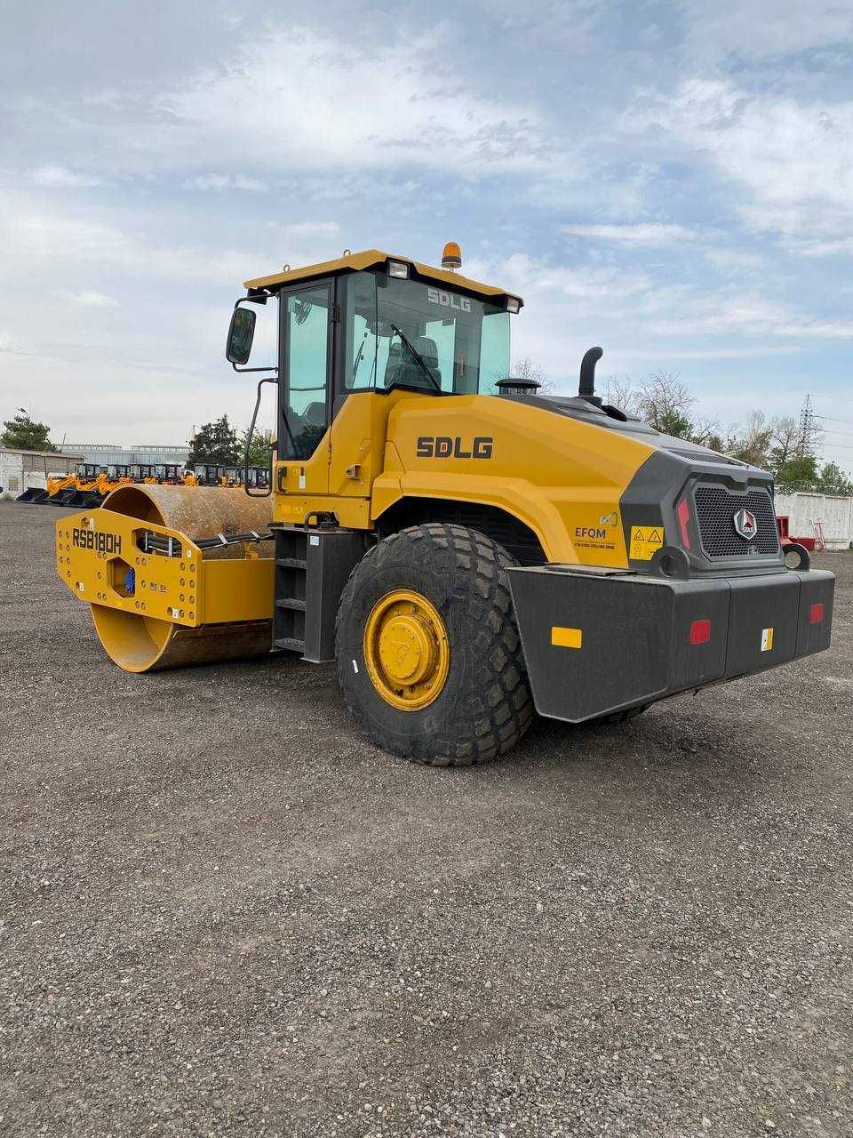 дорожный каток SDLG 18 тонна RS8180H