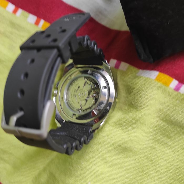 SEIKO 5 SPORTS 45 мм корпус, въртящ се бейзел.