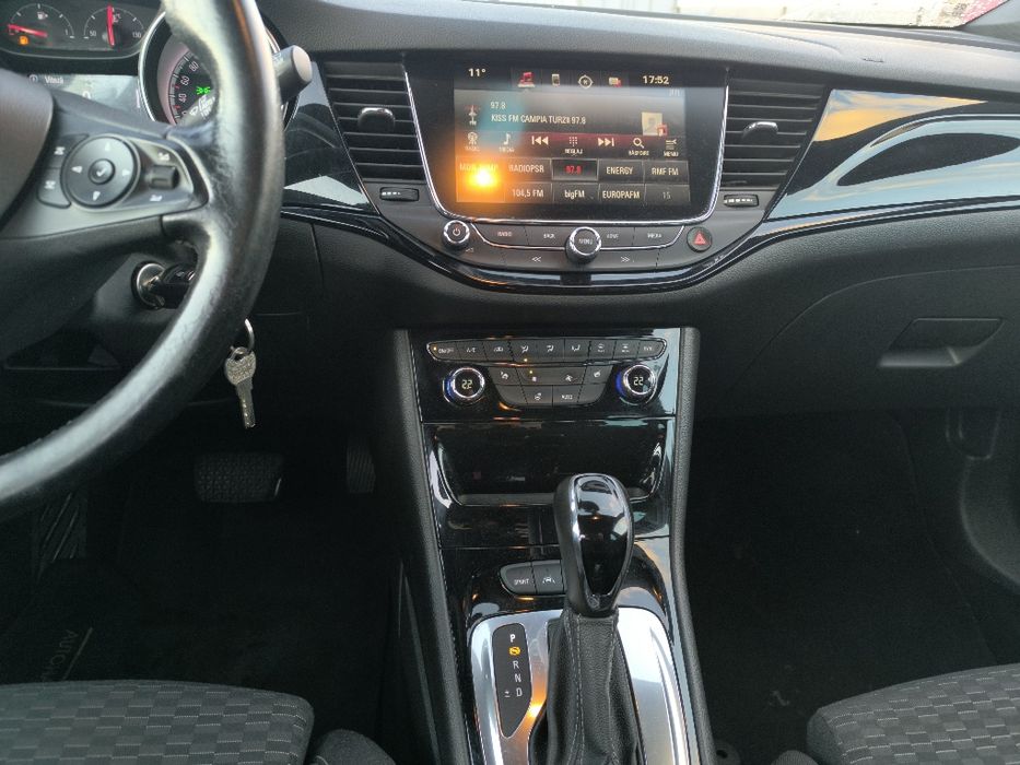 Se vinde Opel Astra K automat.