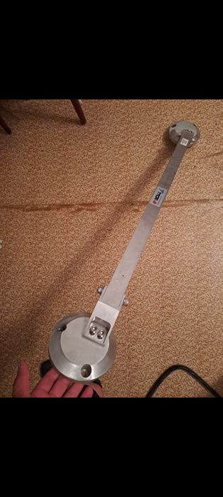 Продам на БМВ е36 BMW e36 лапы короб фильтра распорку