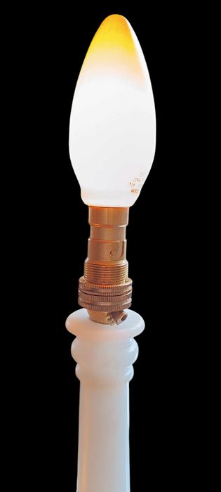 Мраморна настолна лампа