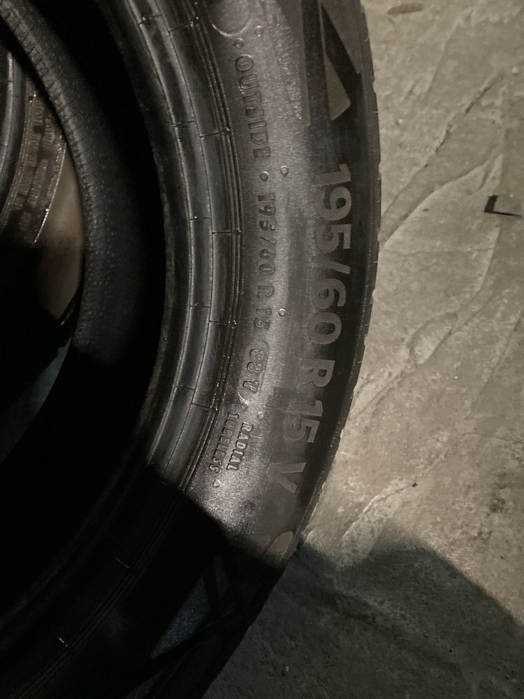 Продавам летни гуми 195/60R15 Continental 2бр