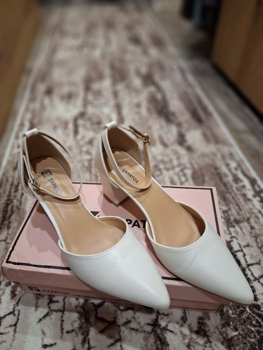 Стилни дамски обувки