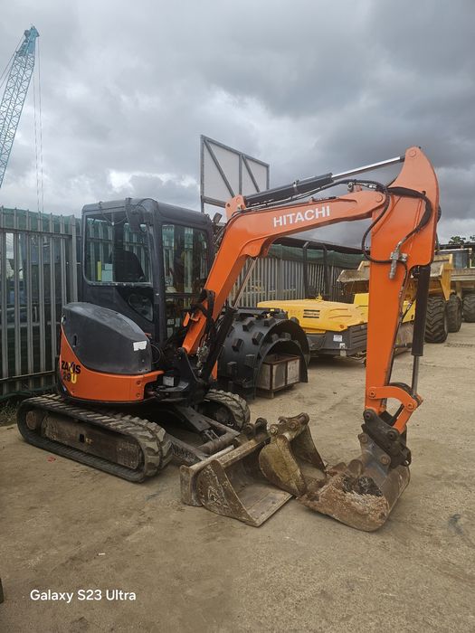 Excavator .a tone de închiriat - Judeţul Suceava (cu/fără operator)
De
