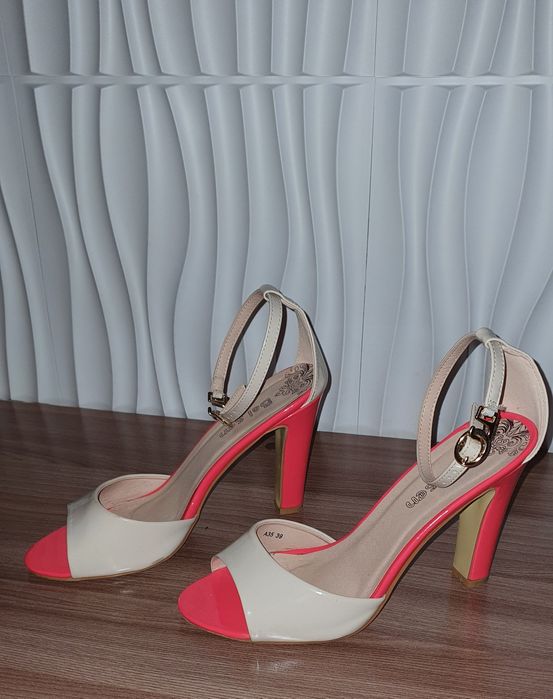 Босоножки женские