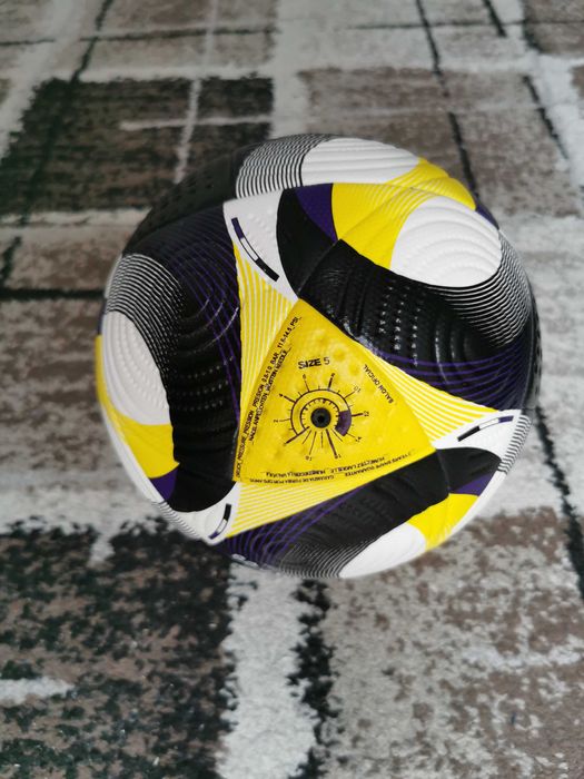 Футболна топка за тренировки и мачове. Чисто нова. Размер 5