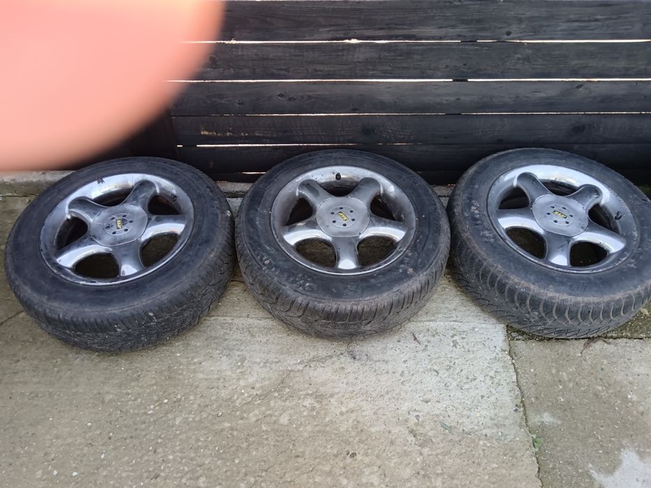 Vând jante 15 cu tot cu cauciucuri