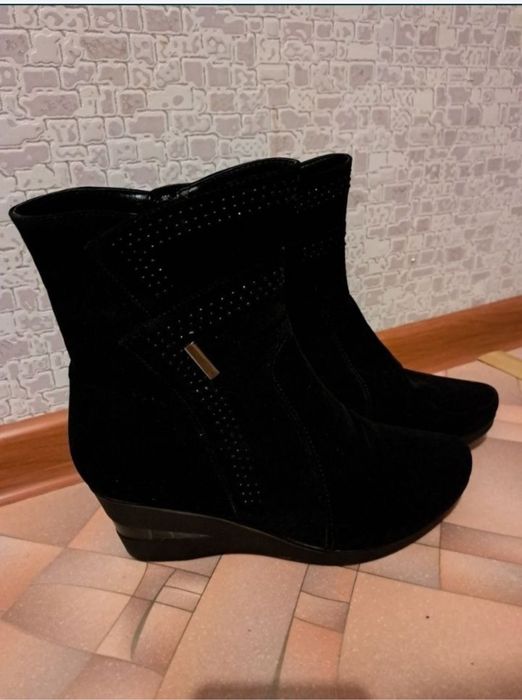 Продам замшевые сапоги