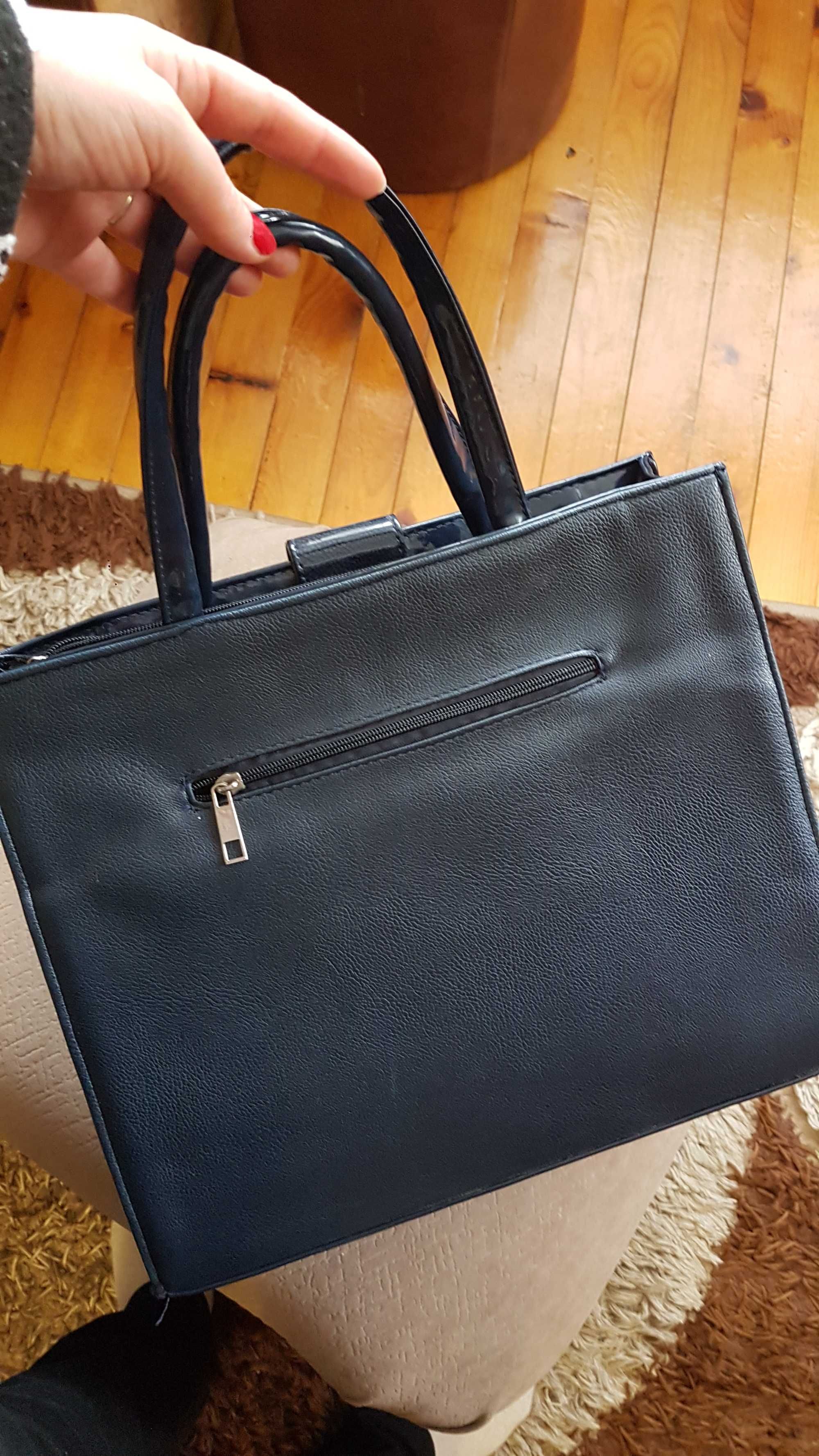 Дамска чанта тип куфарче в тъмно синьо