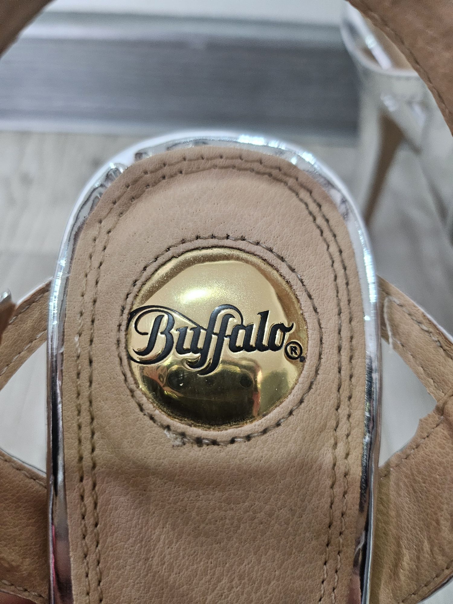 Елегантни огледални сандали Buffalo