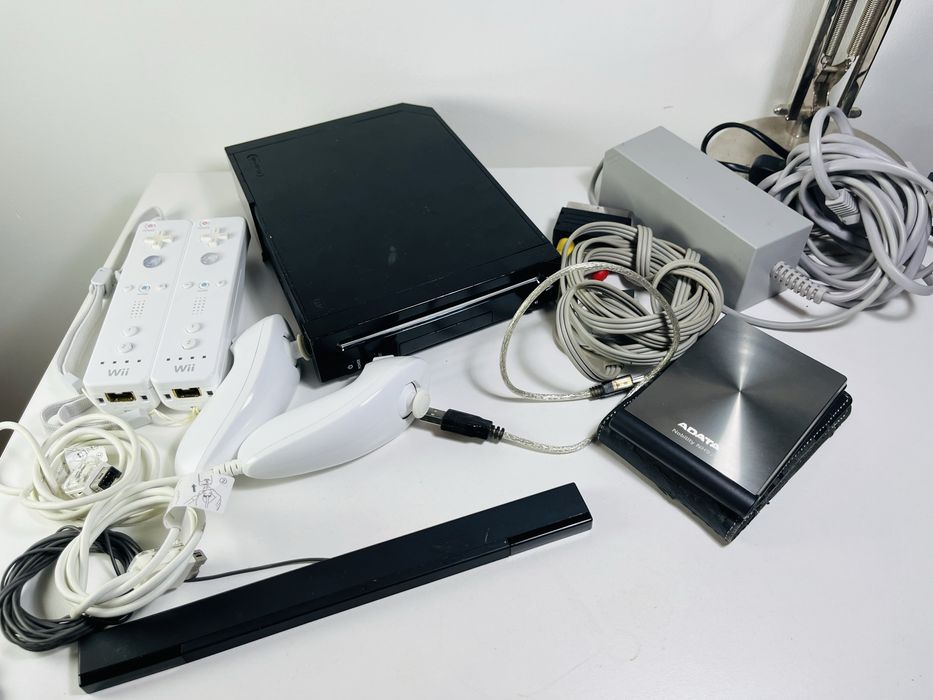 Consola Nintendo Wii + 2 controllere, 2 nunchuck si 60 de jocuri