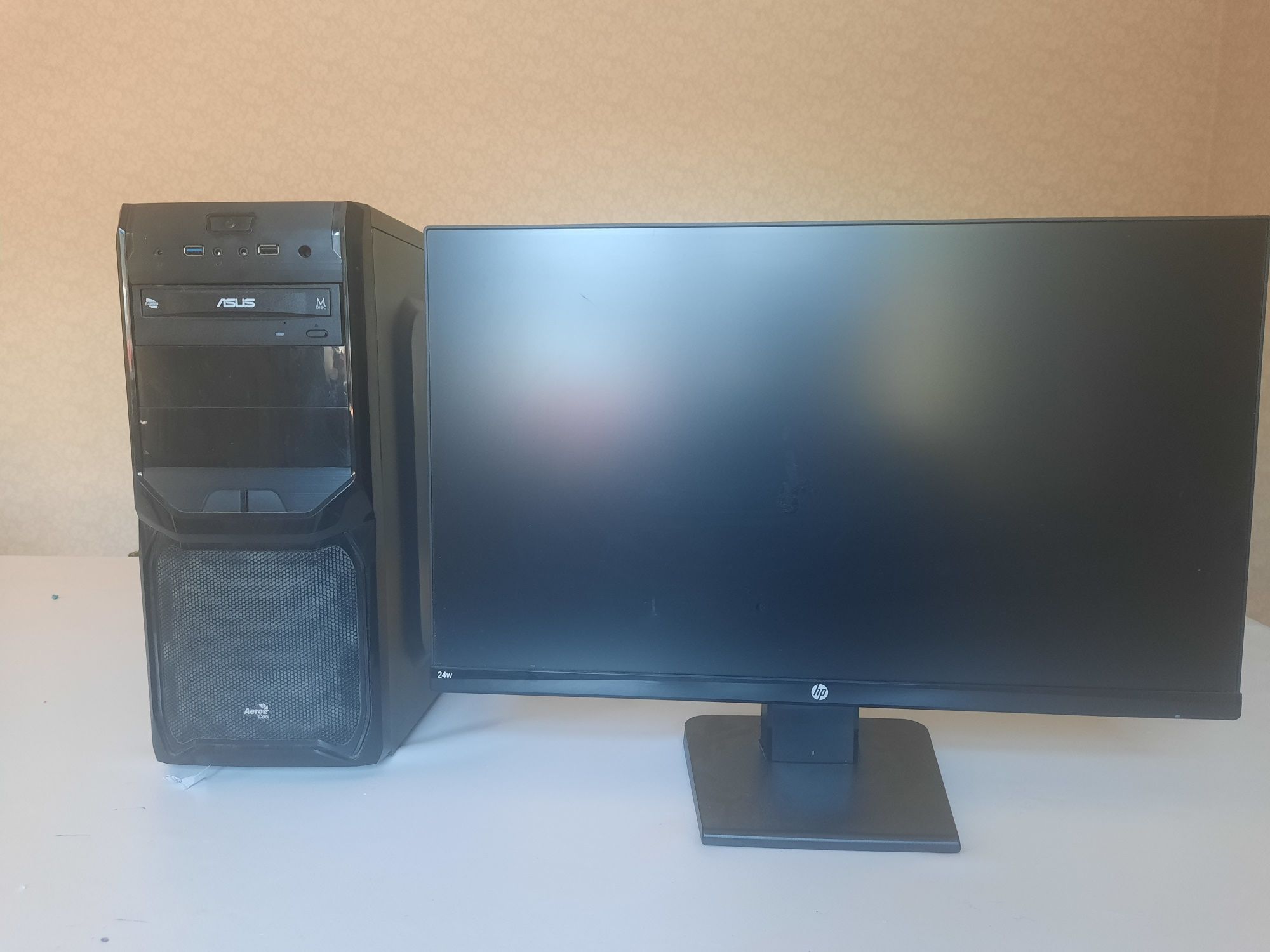 Игровой компьютер и монитор