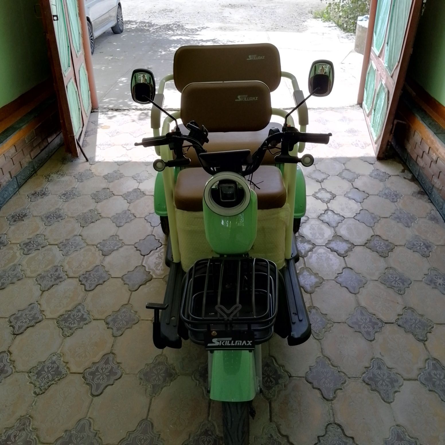 Skuter 3 kishilik 300 kg gacha kotaradi