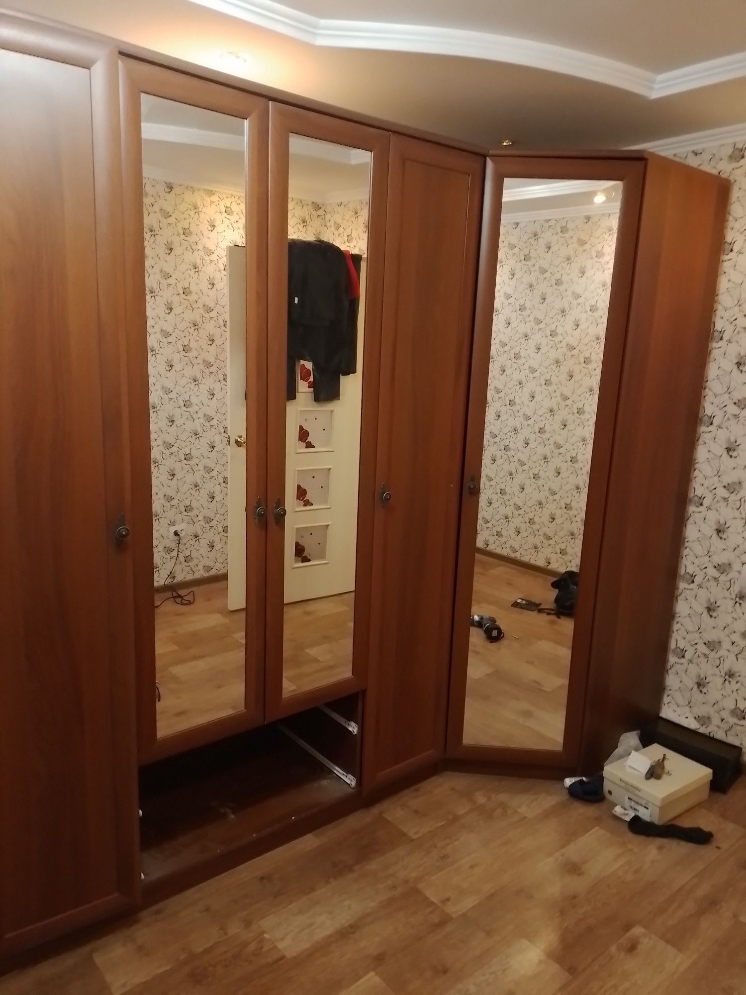 Продам шкаф для одежды 5ти дверный