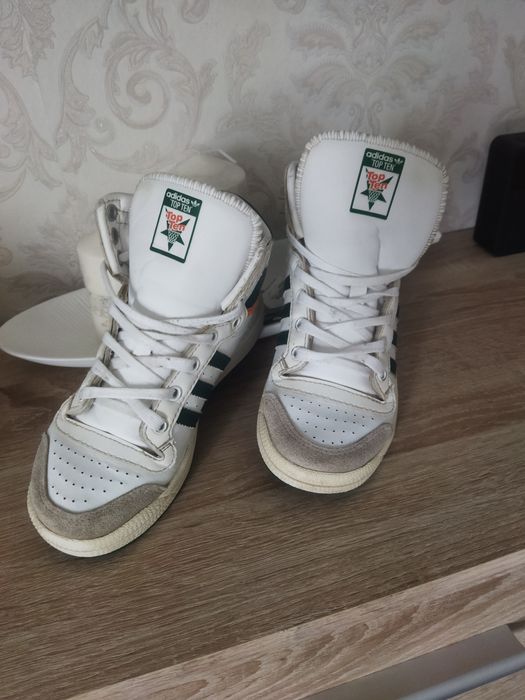 Bascheți adidași pt băieți mărimea 31