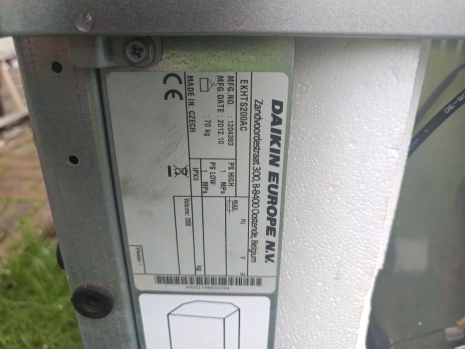 Pompa de căldură Daikin Altherma + Boiler apă caldă 200 L