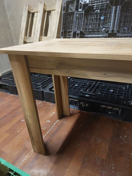 Продаю 2 стола(ЛДСП) . Цвета Венге и Бежевый.Цена 1 шт-15000тг