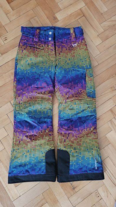 Яке, панталон и термо бельо за зимни спортове