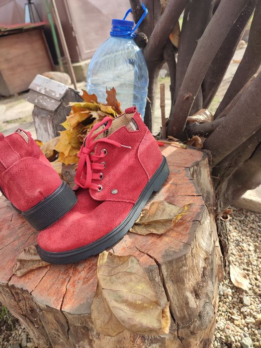 Vând Ghete de toamna