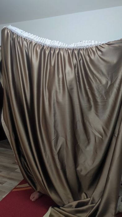 Vând draperii noi