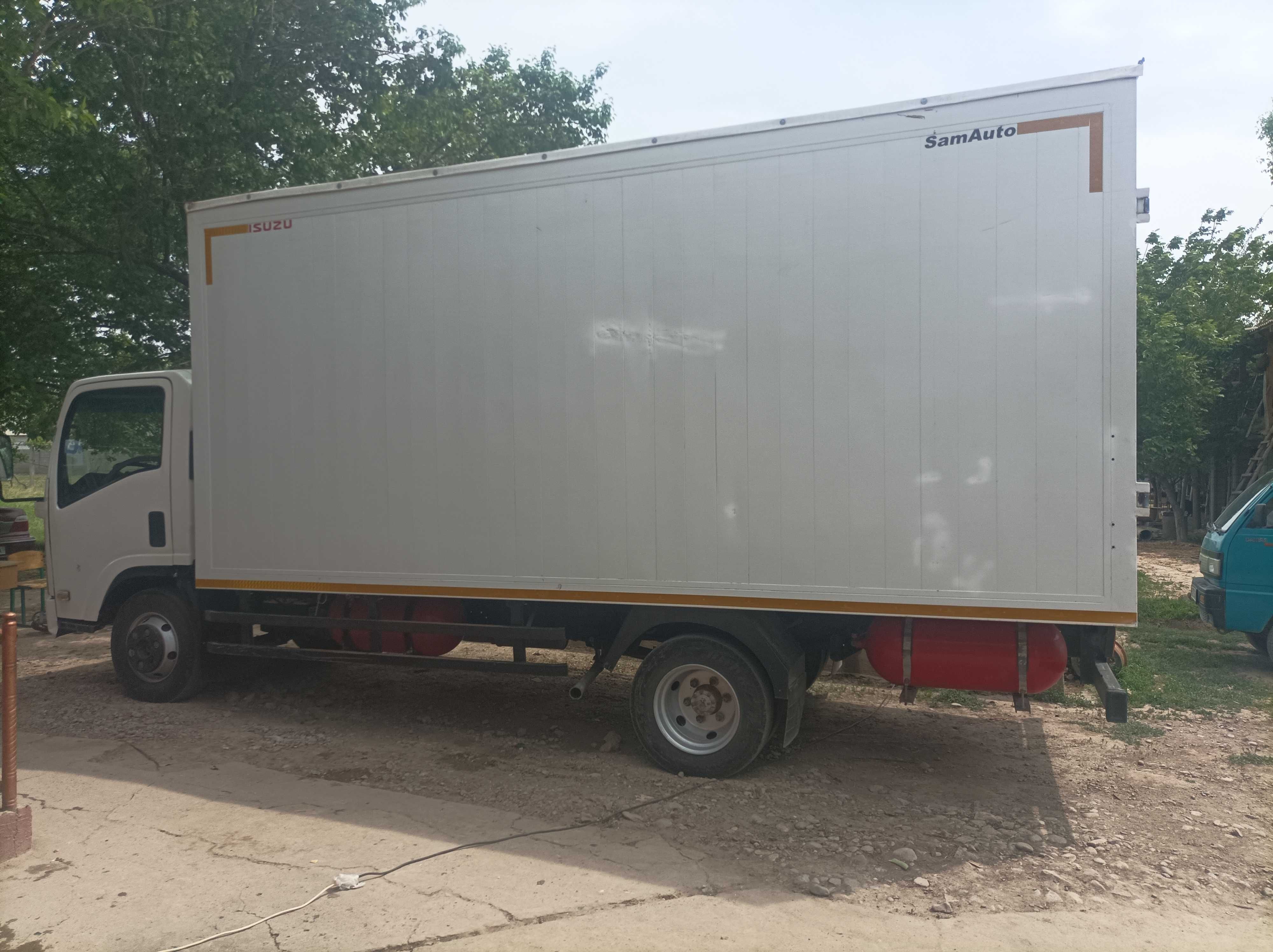 ISUZU 2009 srochno sotiladi