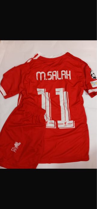 Se vând echipamente sportive