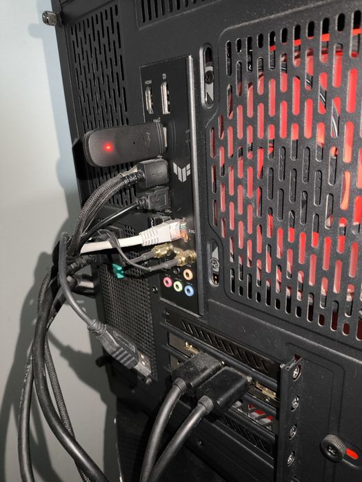 Sistem Calculator Gaming Ryzen 7 7800X3D, RTX 4070, 32GB RAM, 2TB M.2