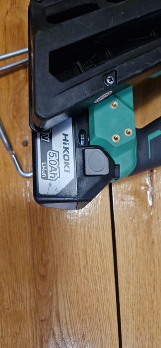 Hikoki pistol de cuie pe acumulator