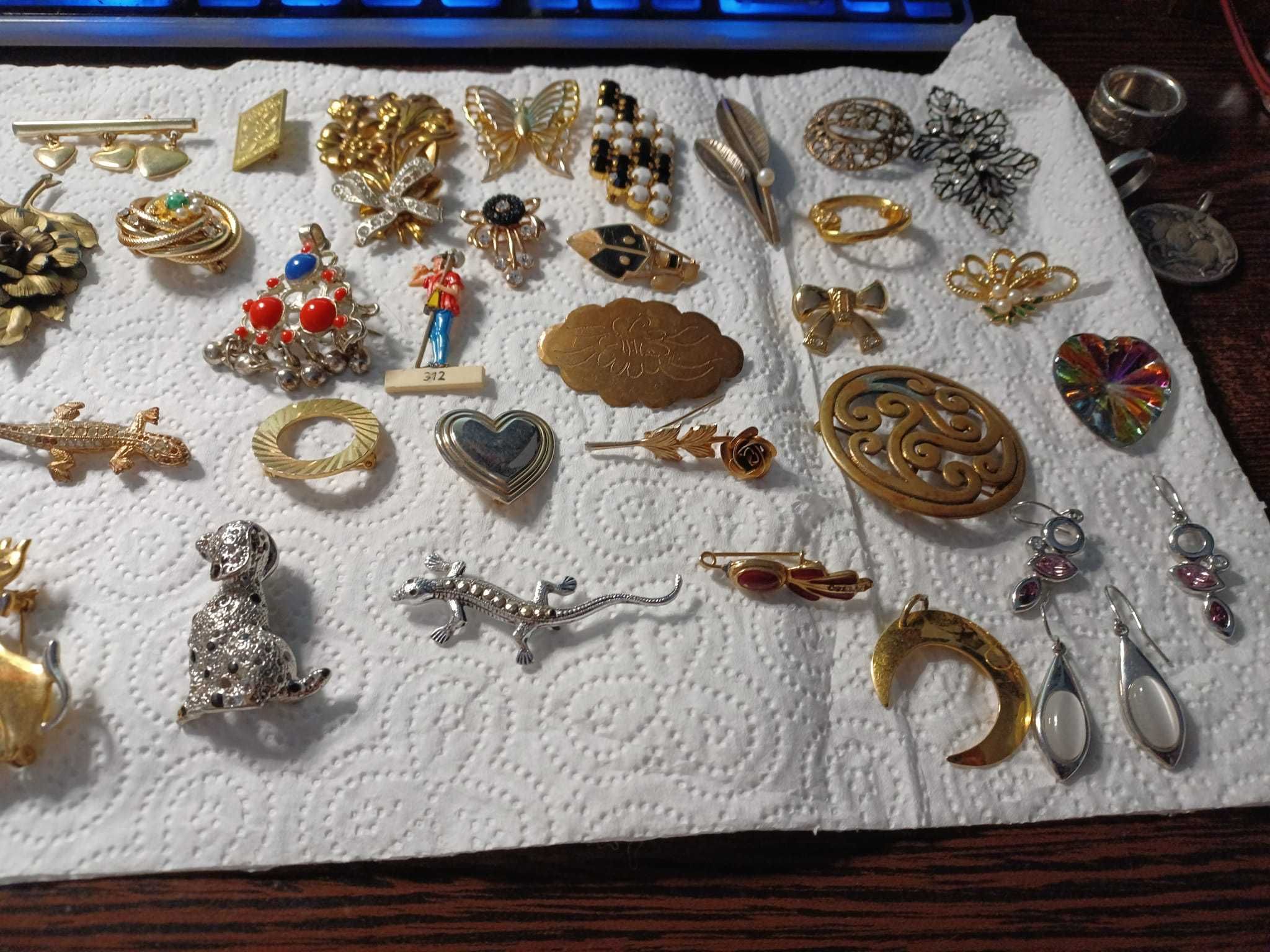 Lot vintage de 20 kg de bijuterii din metal comun