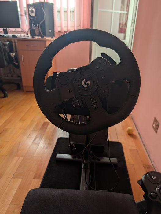Logitech g923 volan, schimbător, pedale.