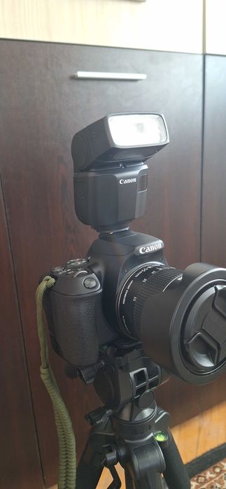 Canon eos 250d, speedlite  el 100, статив