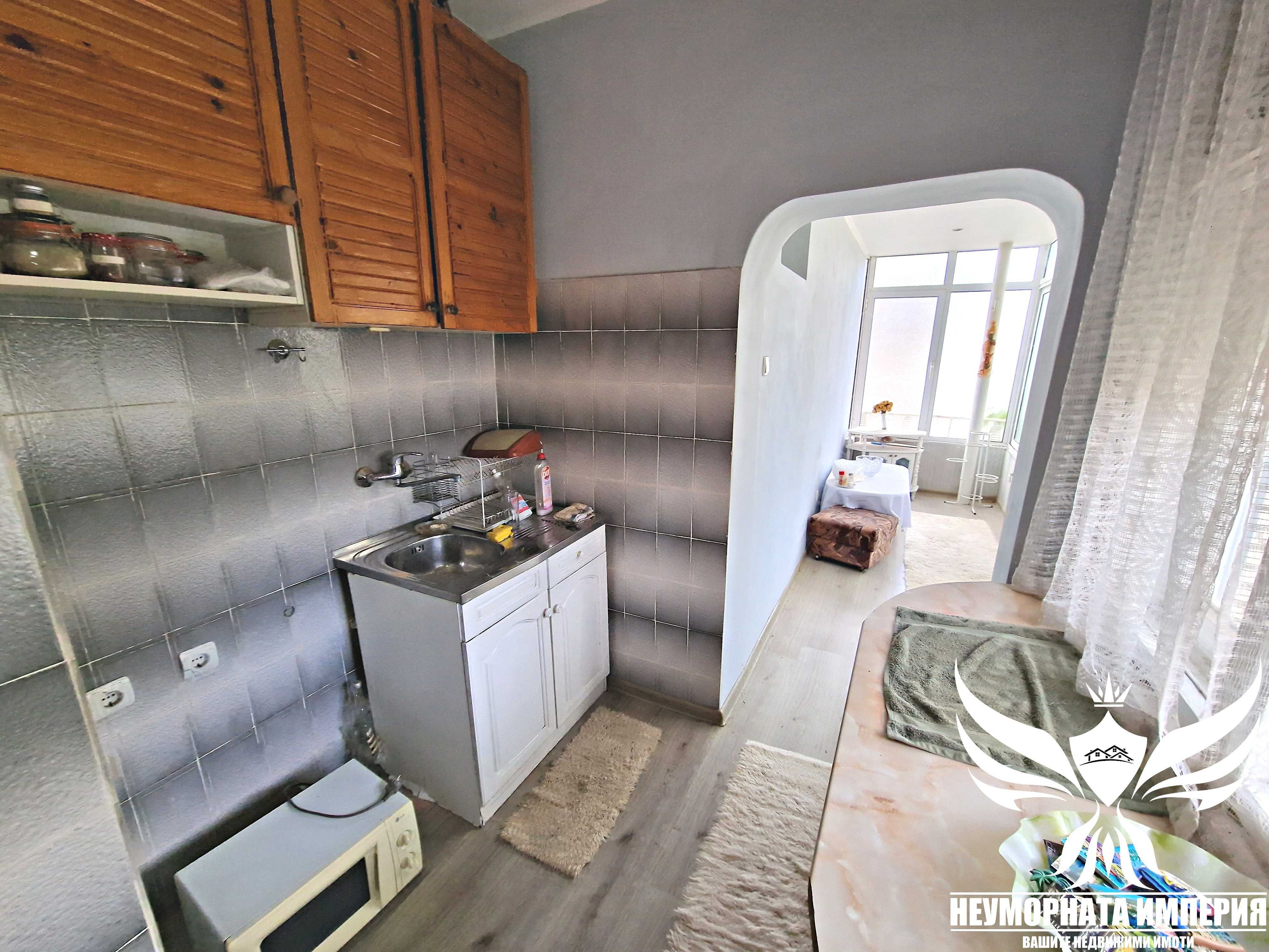 Продавам тристаен 128кв. с тавански етаж 128кв. гр.Асеновград Център