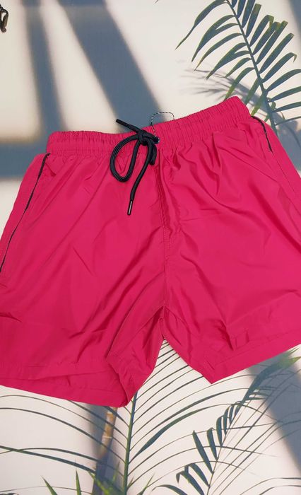 На продажу мужские новые шорты