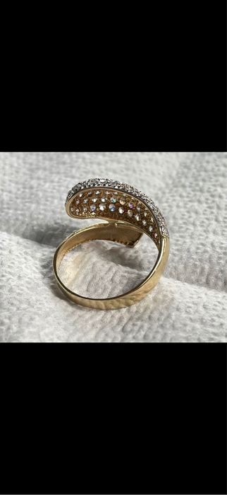 Inel aur 14 karate cu zirconii model deosebit