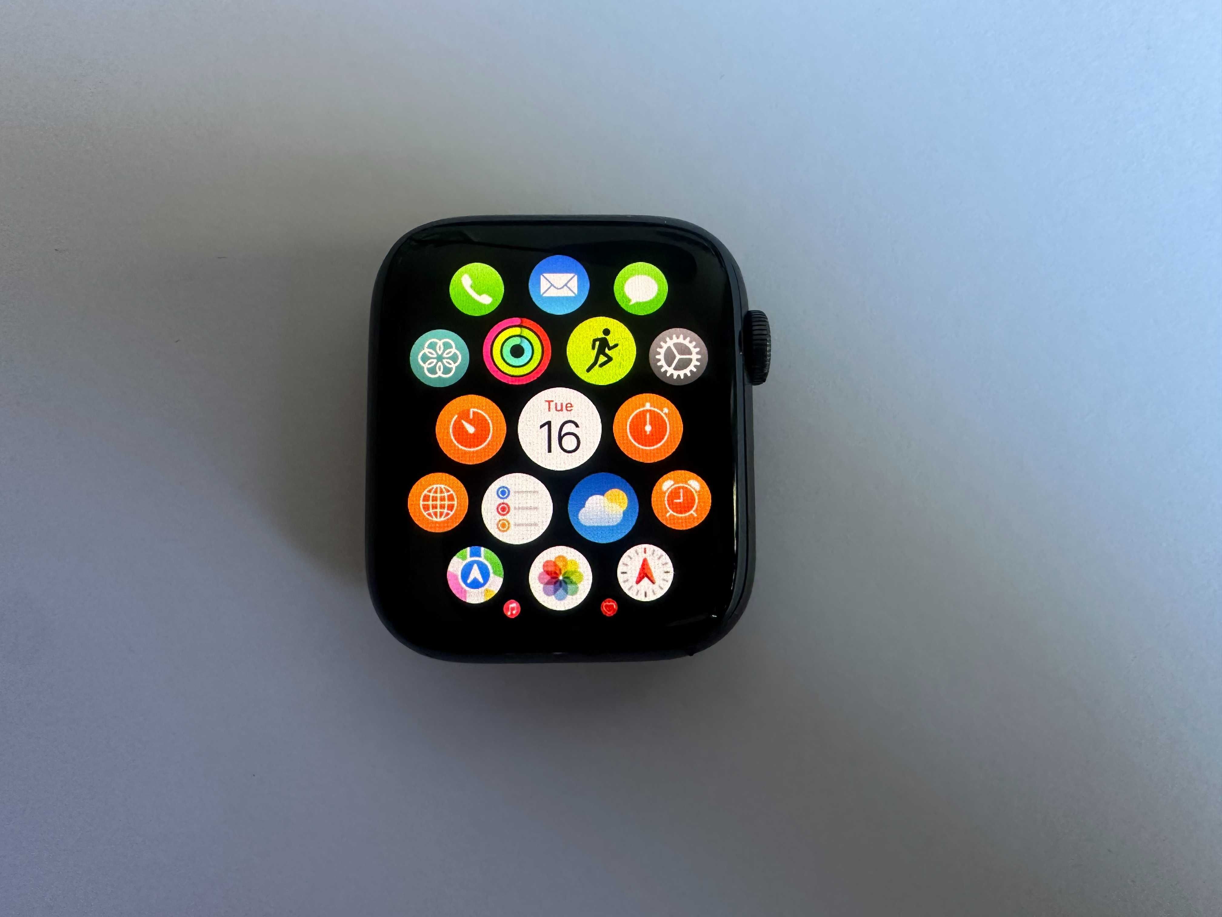 Apple Watch SE 44 mm - GPS - Space Gray - A2352