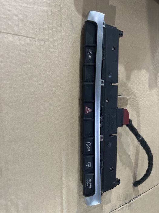 Consola/Buton avarie Audi A3 8V
