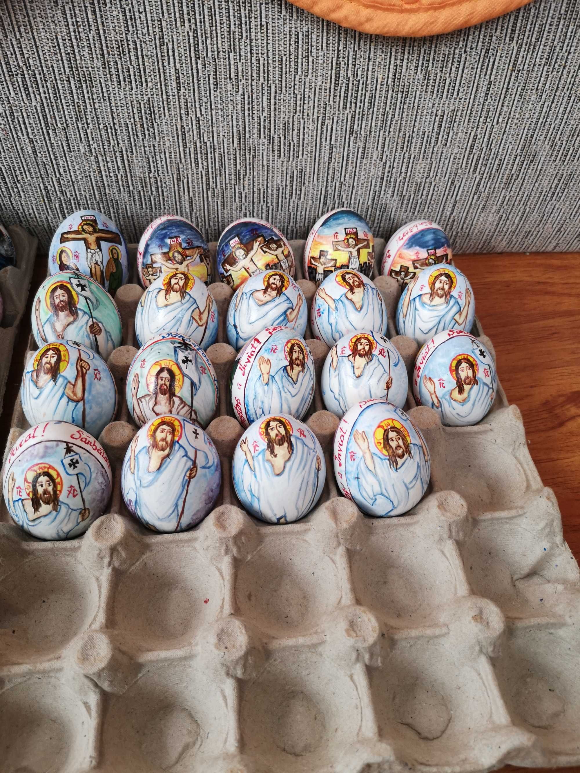 Ouă pictate pentru Sărbătorile Pascale disponibile pentru vânzare