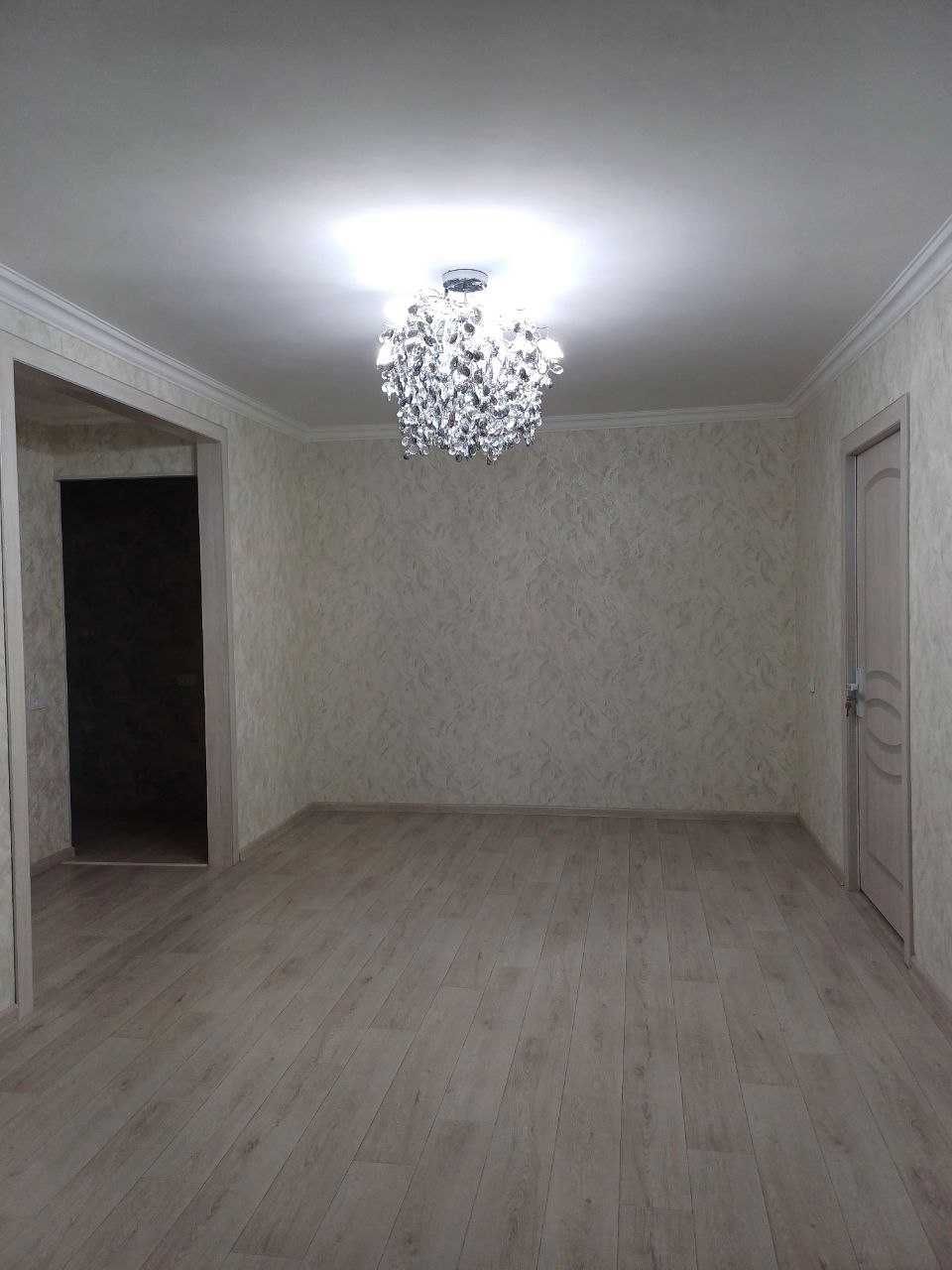 Продается  2-х комнатная квартира с евроремонтом  на 1 этаже в центре
