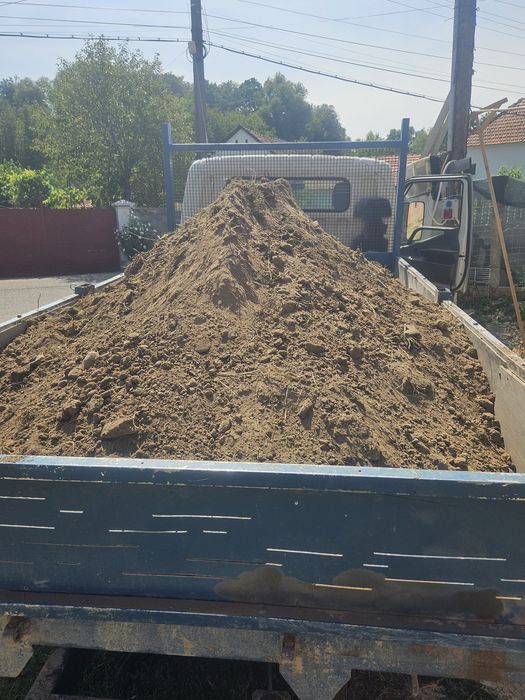 Transport nisip,pietriș,moloz.