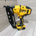 Pistol de cuie pentru finisaj 32-62mm DeWalt DCN660