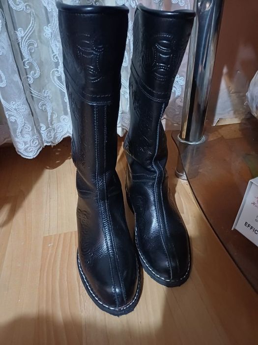 Продам кожаные советского производства сапоги,и казахст.произв.