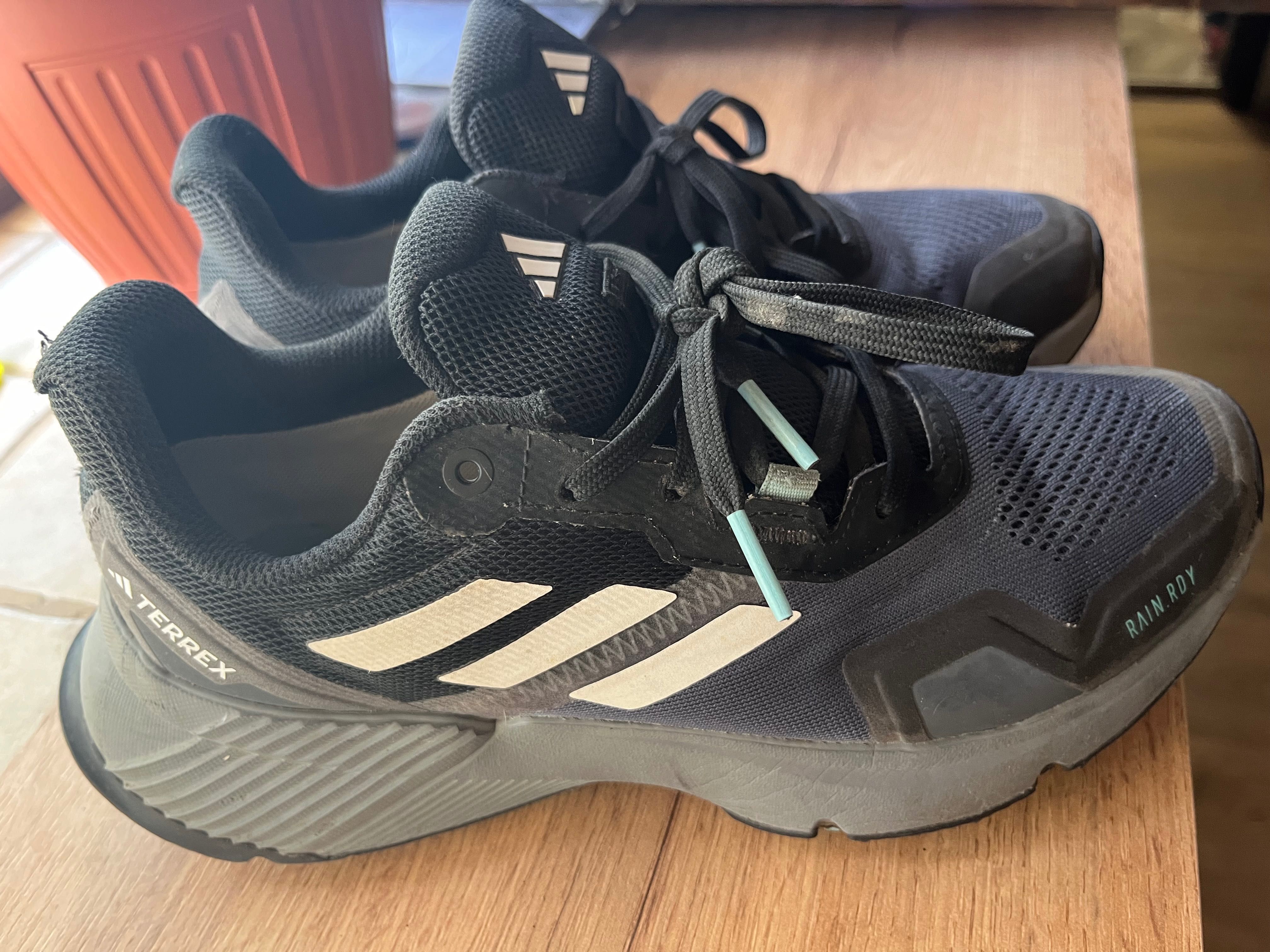 Маратонки “adidas” размер 38