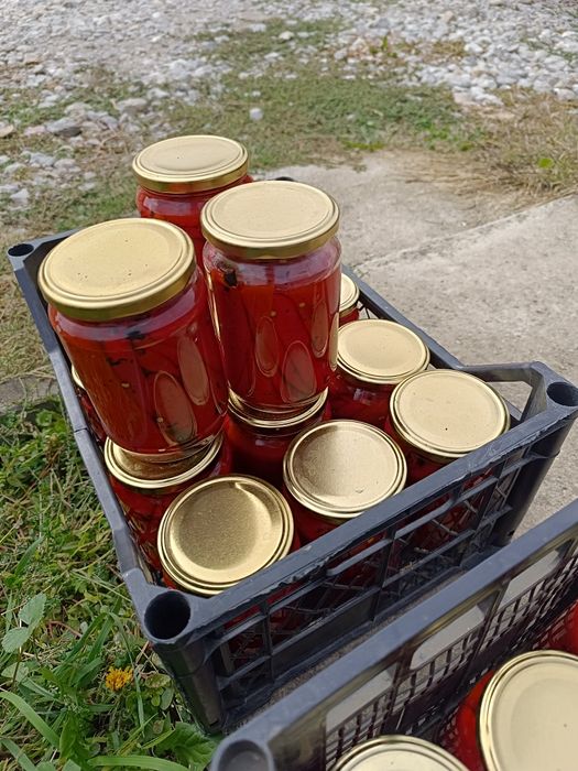 Печени, червени чушки Само със сол