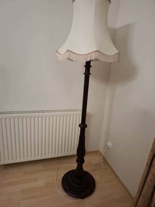 Lampadare din lemn