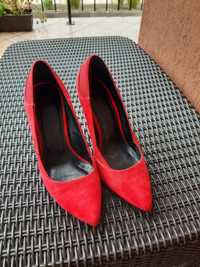 Pantofi stiletto rosii Bershka