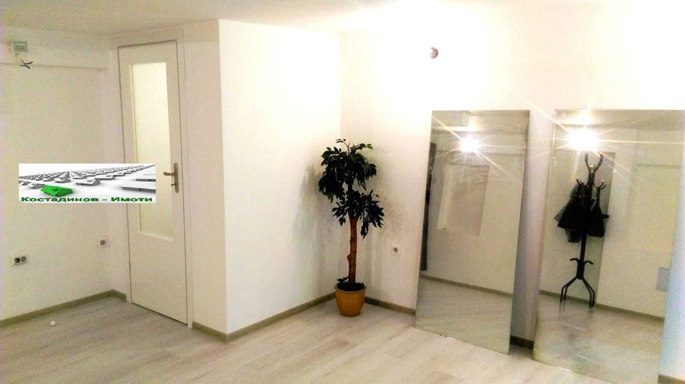 Дава се под наем Магазин в Пловдив, Център - 25 кв.м за 244.8 € - Снимка #2
