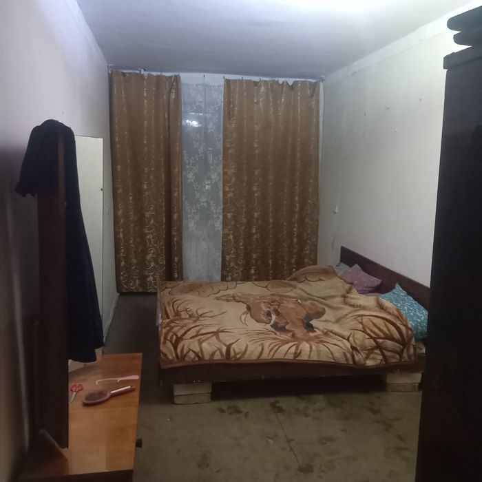 Октябрь бозор квартира 2 хонали сотилади